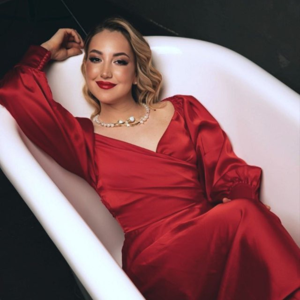 Анастасия : проститутки индивидуалки в Омске