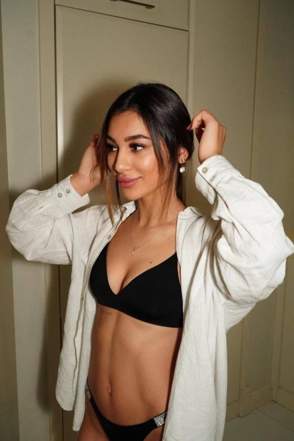 Алисазагорелая : проститутки индивидуалки в Омске